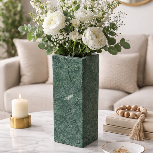 Grüne Vase aus Marmor
